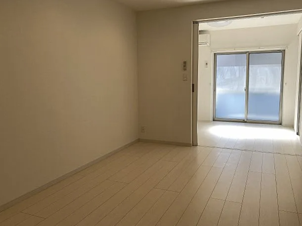 居室・リビング　こちらの居間で趣味の時間をお楽しみください