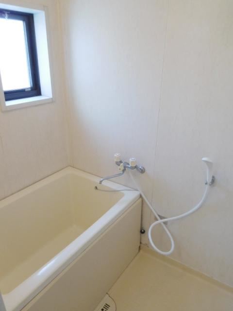 バス・シャワールーム　バストイレ別で快適ですね