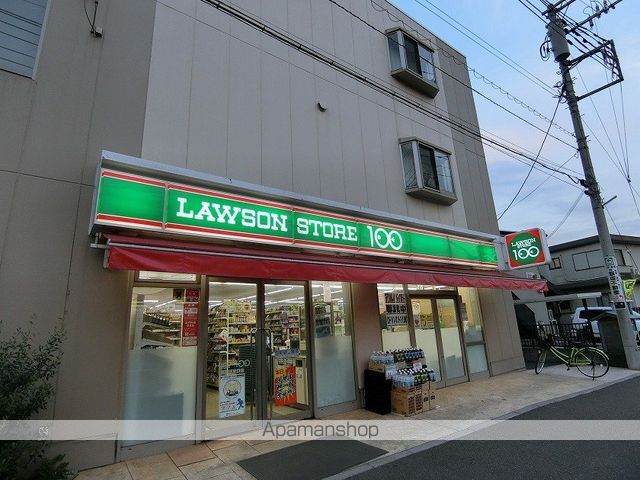 コンビニ　ローソンストア１００（コンビニ）まで581m