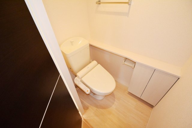 トイレ　温水洗浄便座付きでおすすめです！