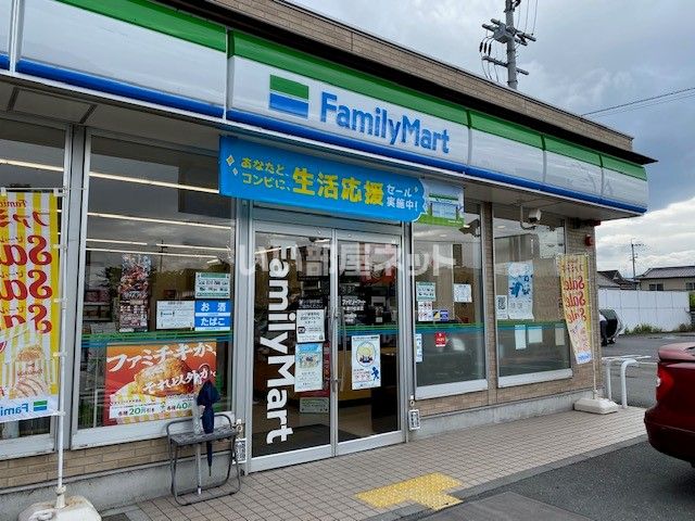 コンビニ　ファミリーマート 木津川相楽店（コンビニ）まで380m
