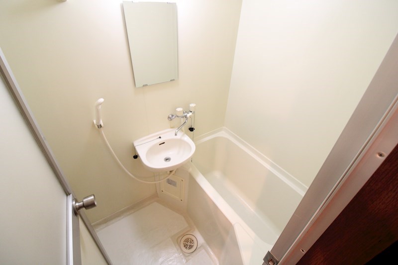 バス・シャワールーム　※別部屋参考写真