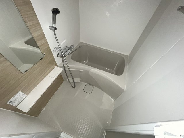 バス・シャワールーム　コンパクトで使いやすいお風呂です
