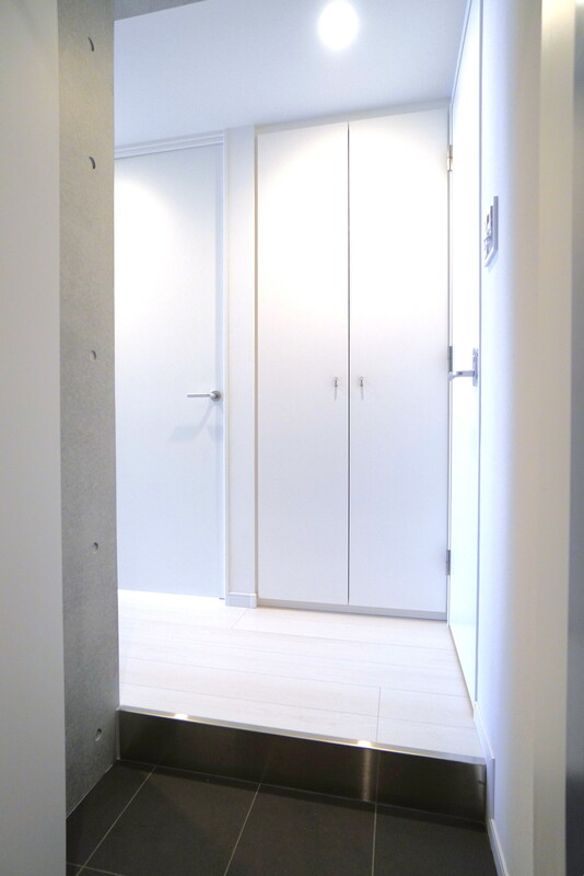 玄関　※別部屋の参考写真です。