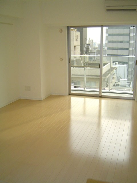 居室・リビング　リノベーション前の写真です