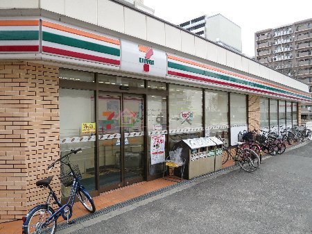 コンビニ　セブン‐イレブン 大阪北堀江２丁目店（コンビニ）まで121m
