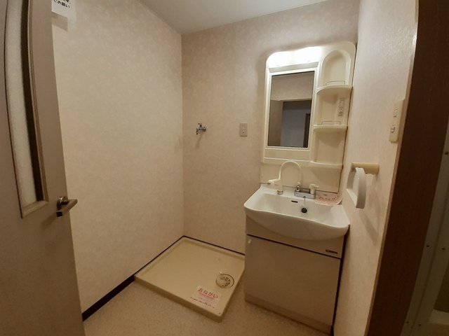 洗面設備　ゆったりとスペースのある洗面所