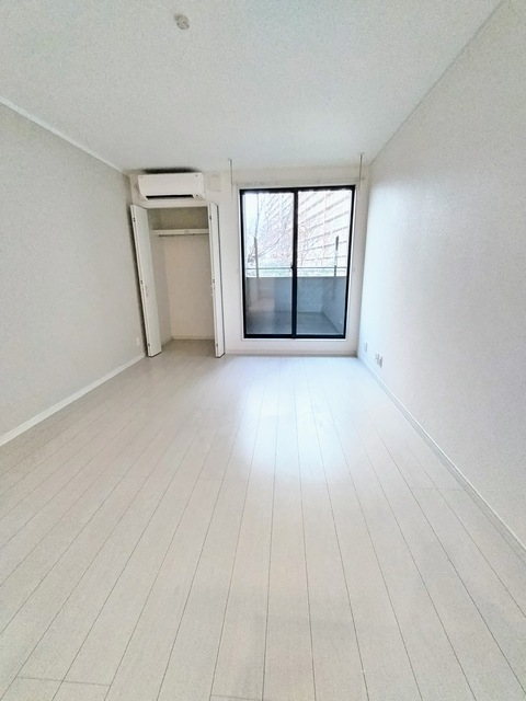 居室・リビング　★ゆとりある１１．９帖の居室です★