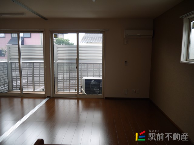 居室・リビング　南向きのお部屋です