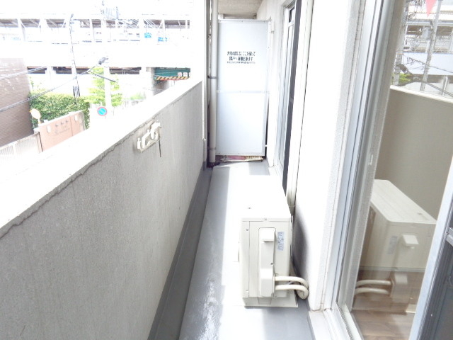 バルコニー　バルコニーも広めで助かりますね。