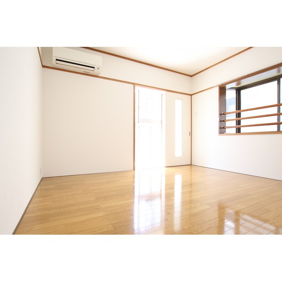 居室・リビング　１０３号室の写真です。