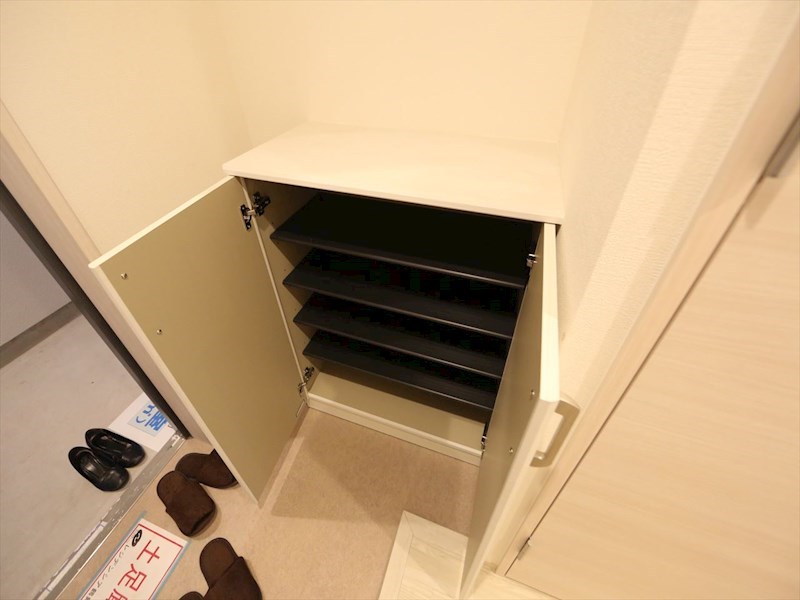 玄関　玄関　シューズボックス付