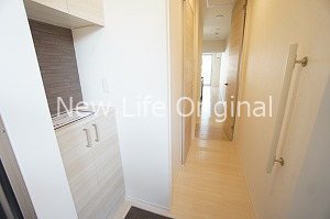 玄関　上下に分かれた使い勝手の良いシューズボックス。