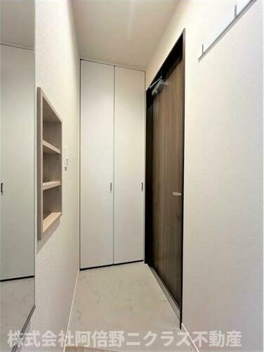 玄関　内装は別部屋の参考写真です。