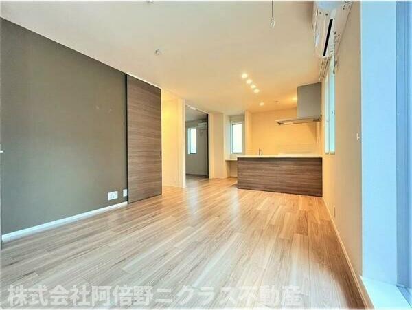 居室・リビング　内装は別部屋の参考写真です。