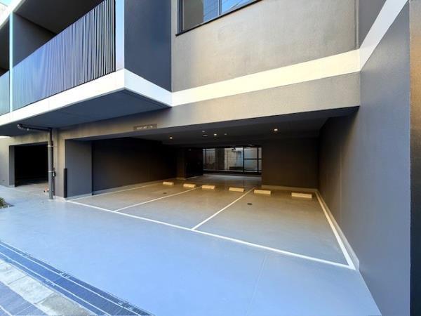 駐車場　駐車場があるので、車を買う予定の方も安心です