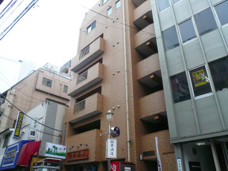 建物外観　7階建て