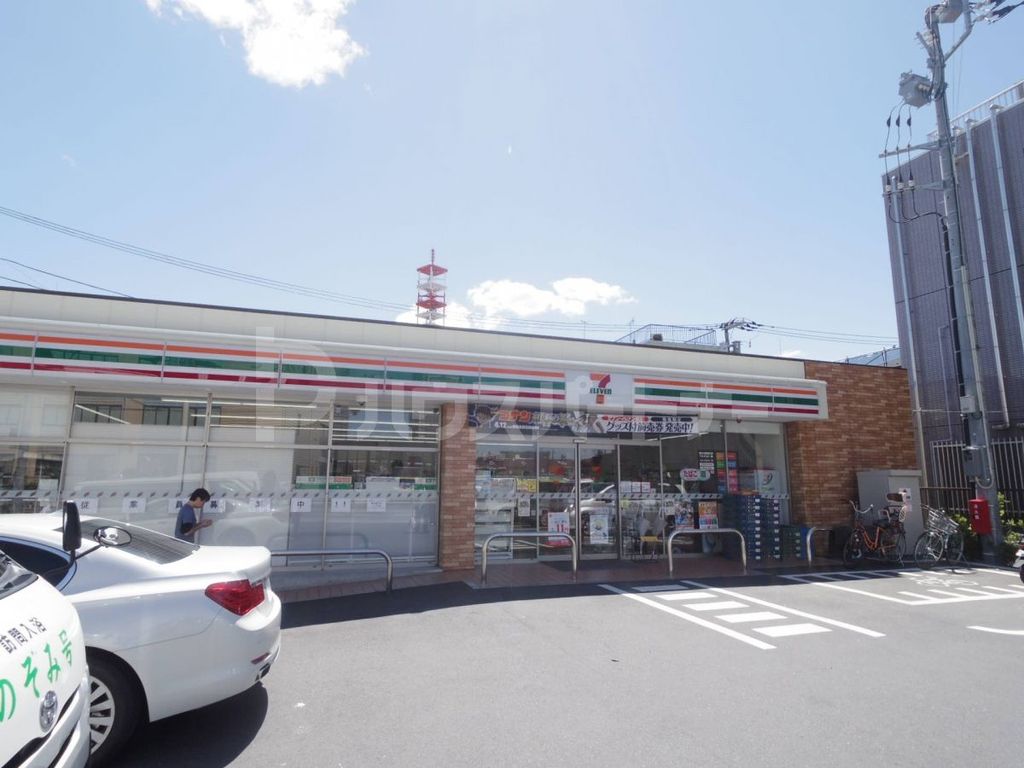 コンビニ　セブンイレブン　荒川南千住３丁目店（コンビニ）まで1m