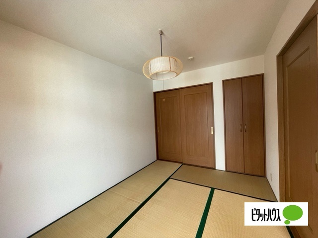 グリーンパークフラッツの居間写真