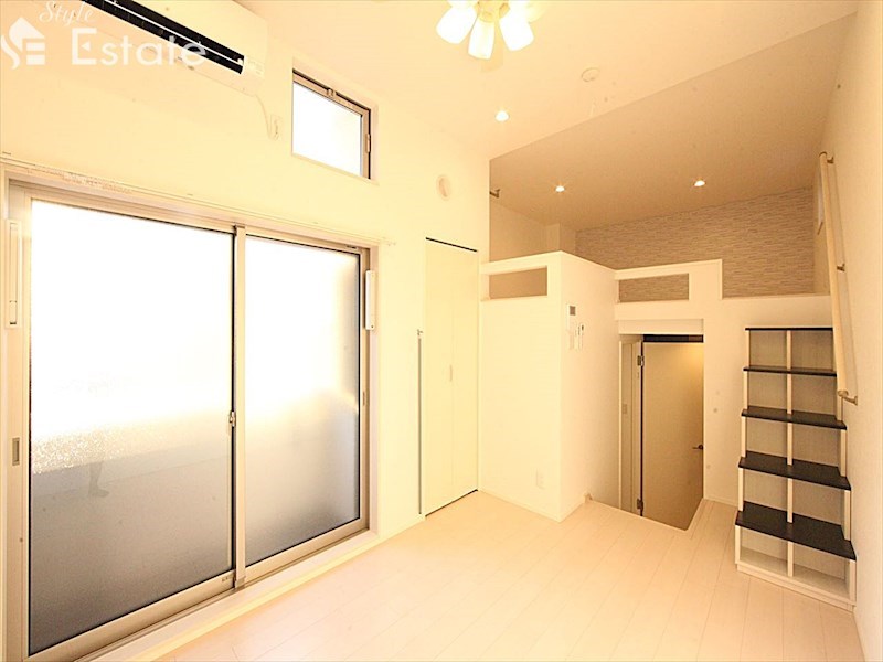 居室・リビング　洋室　ロフトつき