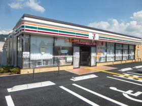 コンビニ　セブンイレブン 八尾八尾木東3丁目店（コンビニ）まで506m