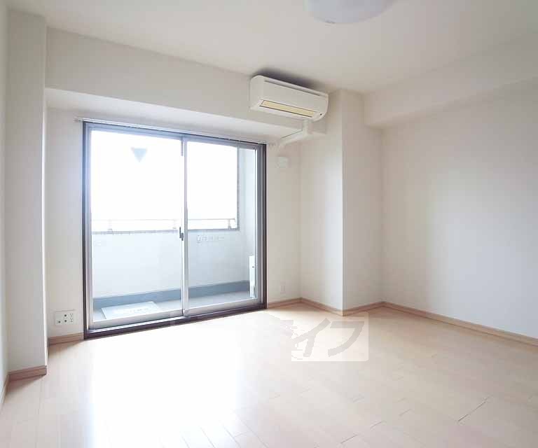 居室・リビング　南向きの角部屋です