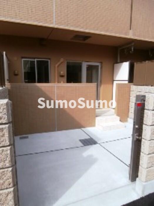 エントランス　落ち着いたエントランスです