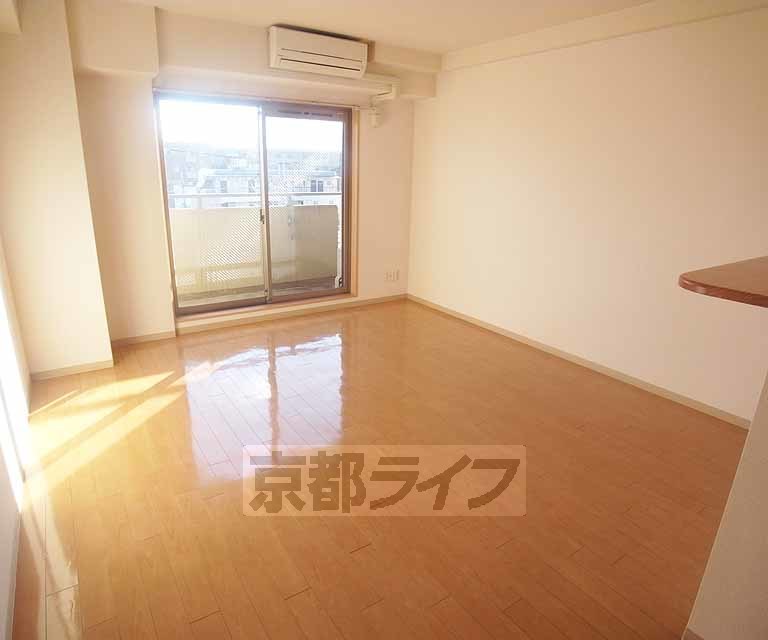 居室・リビング　日当たり良好で明るいお部屋です。