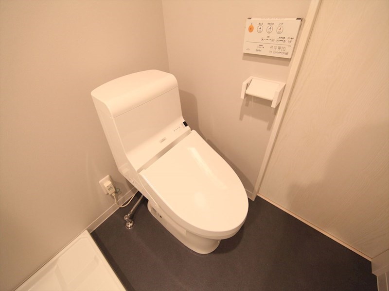 トイレ　温水洗浄暖房便座付トイレ