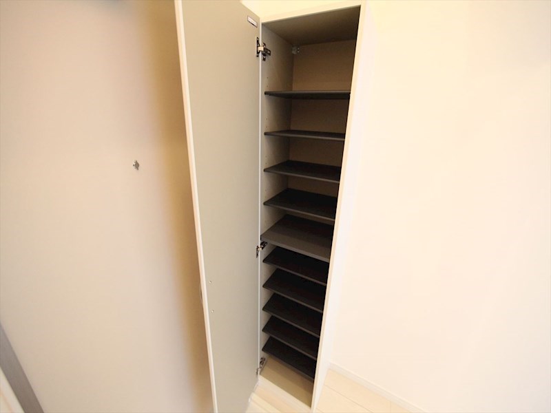 玄関　玄関　シューズボックス付（収納充実してます）