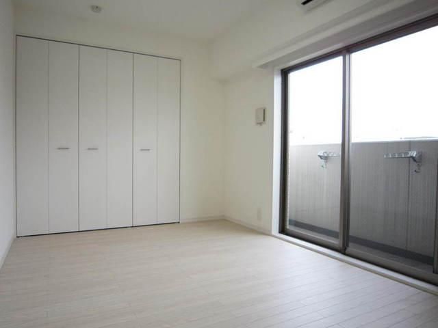 居室・リビング　★採光面が大きく明るい居室★