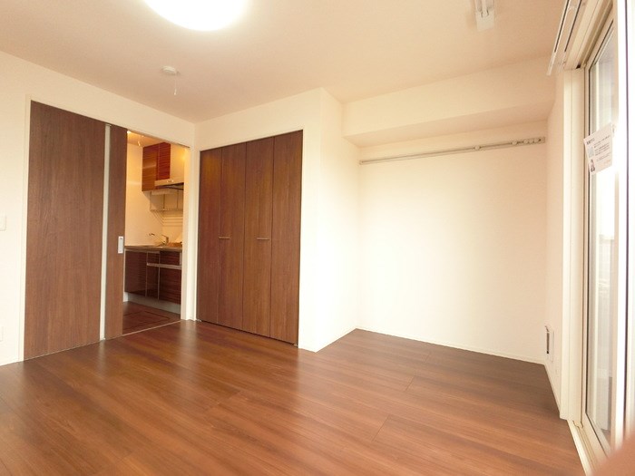 居室・リビング　収納充実　木目がお洒落なリビング