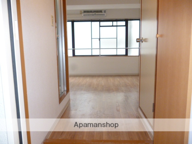 玄関　内覧希望は管理会社の当店にお客様よりご連絡下さい！