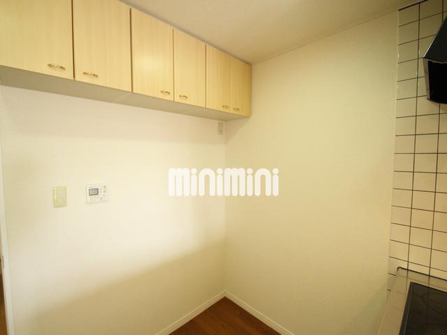 その他　キッチン後ろの冷蔵庫置き場です。