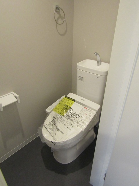 トイレ　同一施工会社同一仕様写真