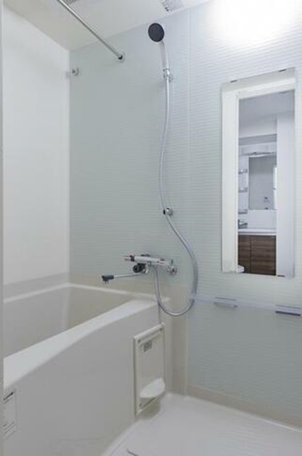 バス・シャワールーム　雨の日でも安心の浴室乾燥機付きです♪