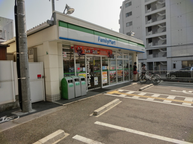 コンビニ　ファミリーマート（コンビニ）まで250m
