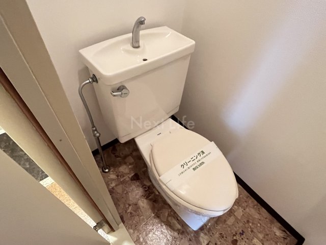 トイレ　AWAビル