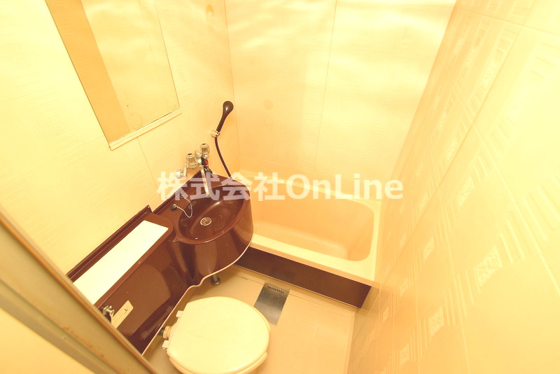 バス・シャワールーム　コンパクトで使いやすいお風呂です