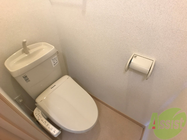 トイレ　人気のウォシュレットタイプのトイレです。安心して使えますね。