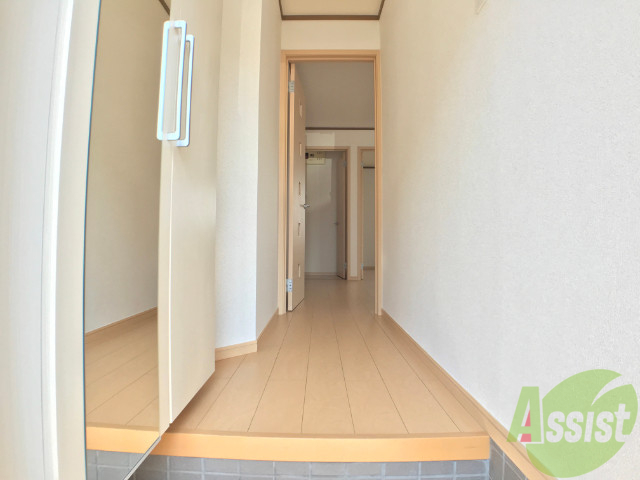 玄関　玄関からの様子です。ダイニングキッチンに繋がっています。