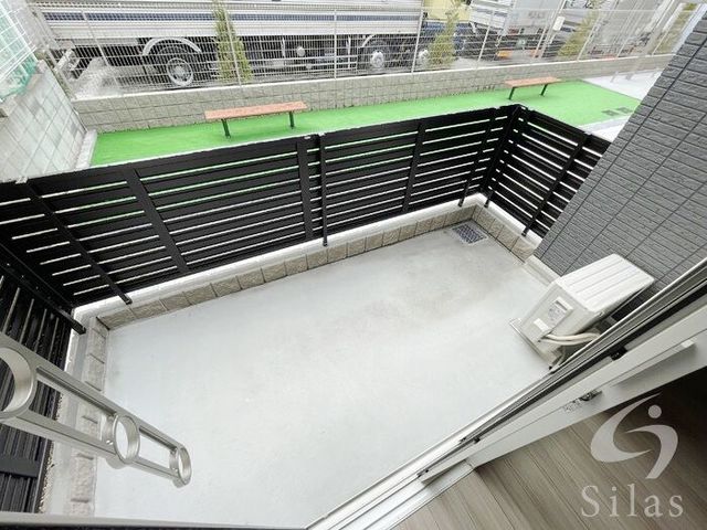 バルコニー　テラス