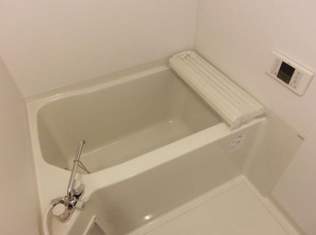 バス・シャワールーム　コンパクトで使いやすいお風呂です