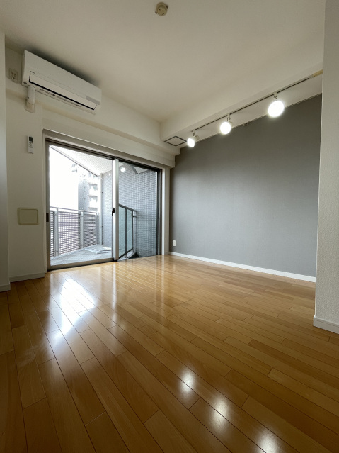 居室・リビング　※別部屋の参考写真です。