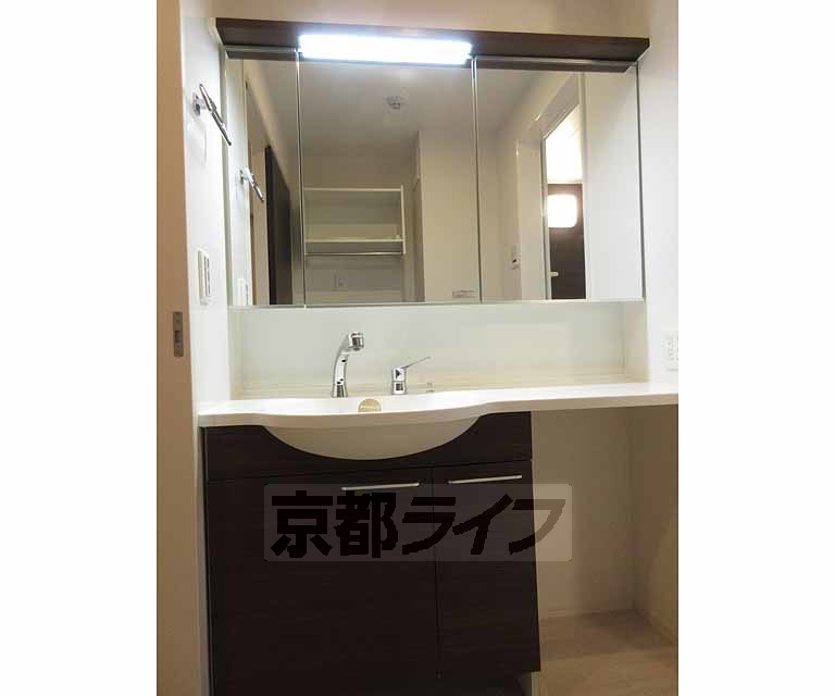 洗面設備　大きな独立洗面台です！