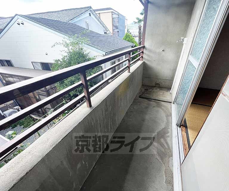 バルコニー　明るいバルコニー