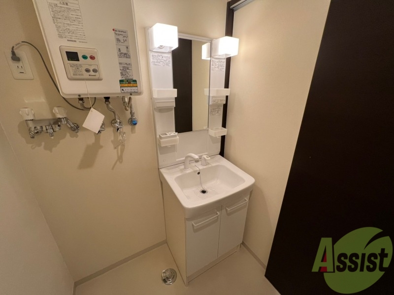 洗面設備　シャンプードレッサー。身支度はここでばっちりですね。