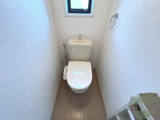 トイレ　トイレは温水洗浄便座付きで快適に過ごせそうですね。