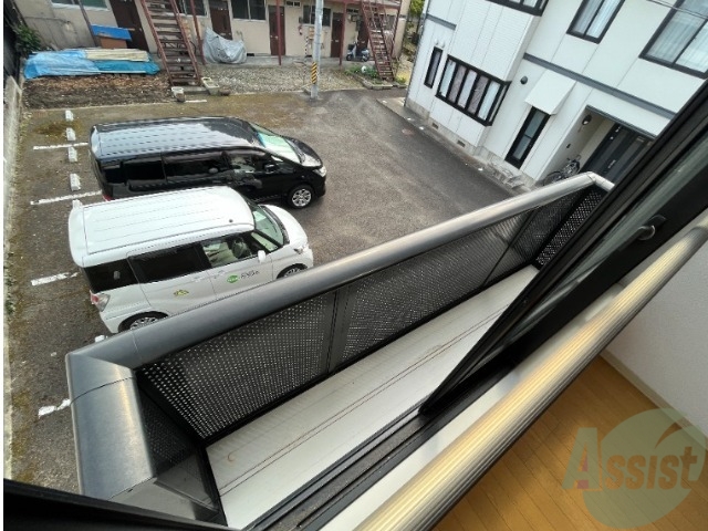 バルコニー　こちらバルコニーになります。こまめに換気をしましょう。