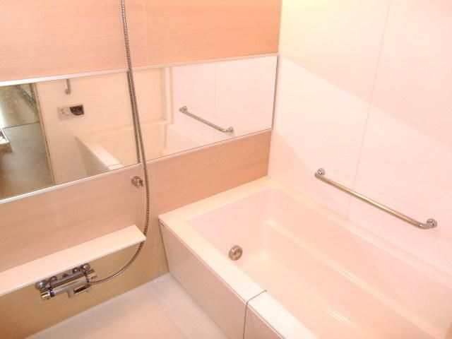 バス・シャワールーム　★広めのお風呂です★